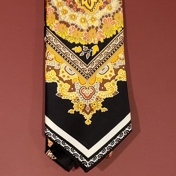 Refined sartorial silk tie, calssy small floral pattern  Italo Ferretti 100% Silk Italian Hand Made Black/Yellow Patterned Silvi Marina